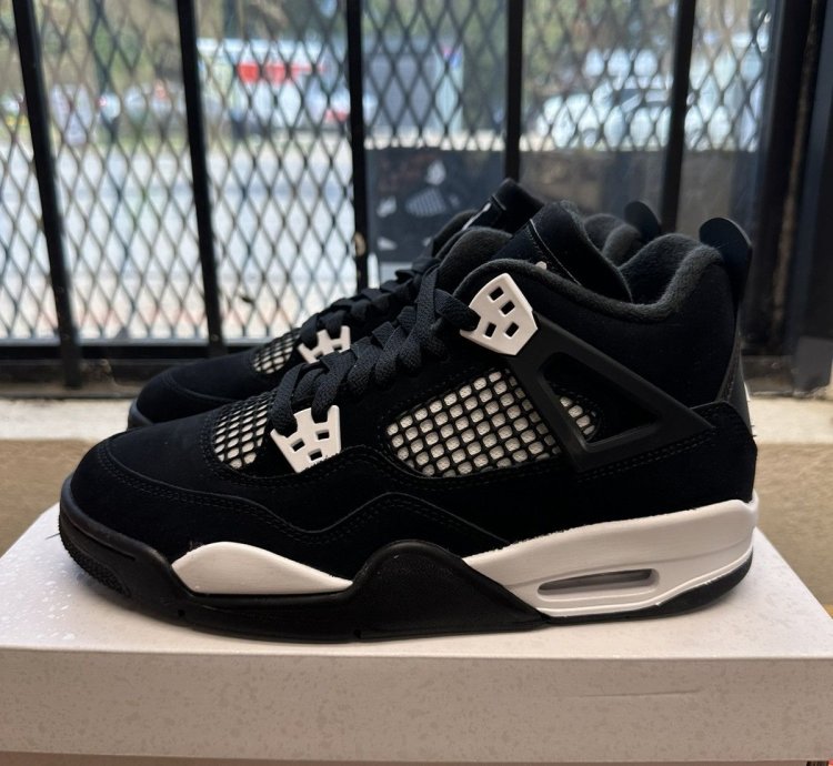 Jordan Retro 4 White Thunder