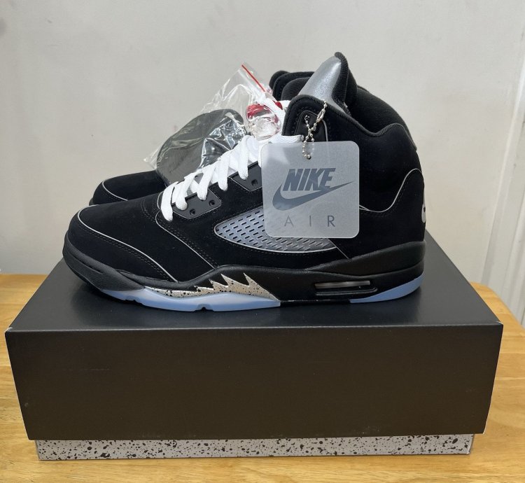 Men Size 10 Air Jordan 5 Black Metallic Reimagined 2025