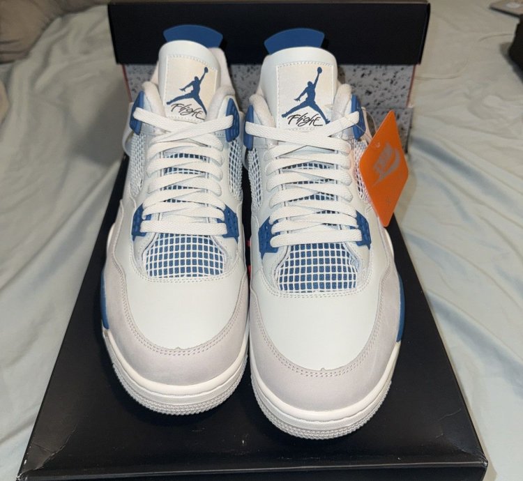 Military blue Jordan 4