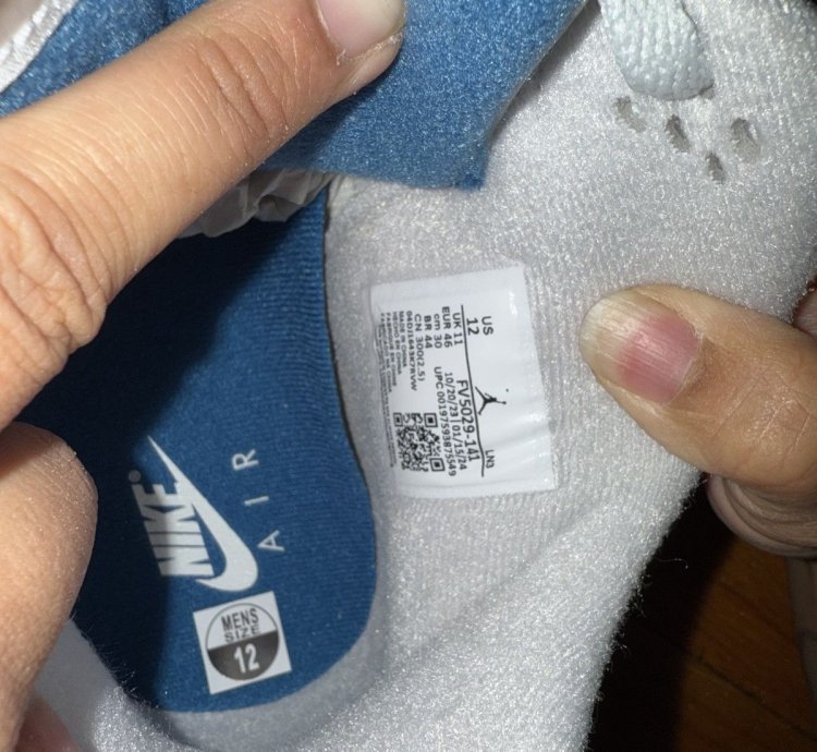 Military blue Jordan 4