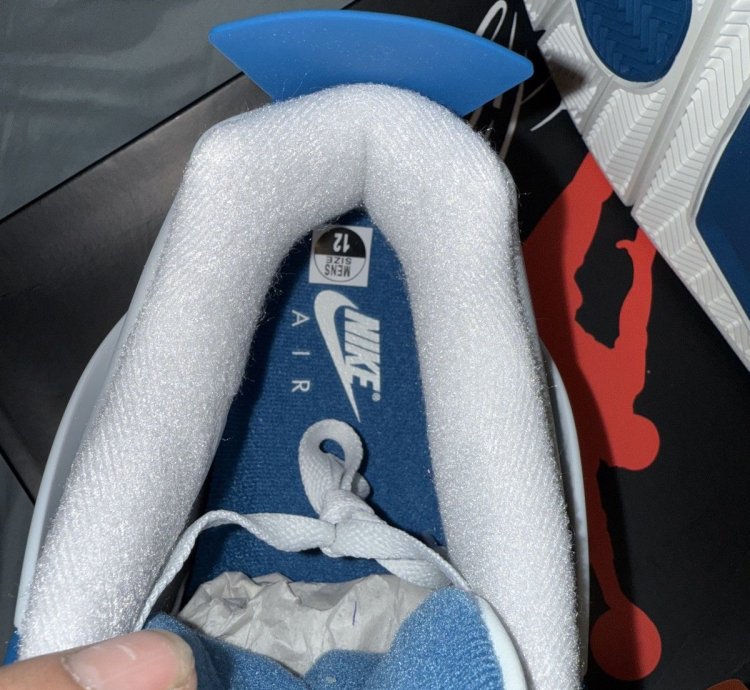 Military blue Jordan 4