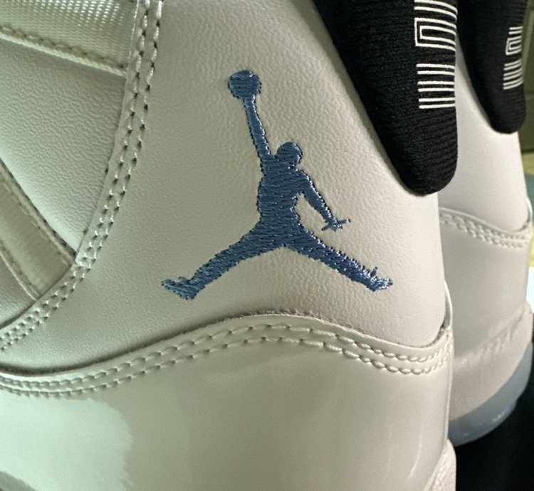 NEW Men Size 10 Jordan 11 Retro Columbia Legend Blue