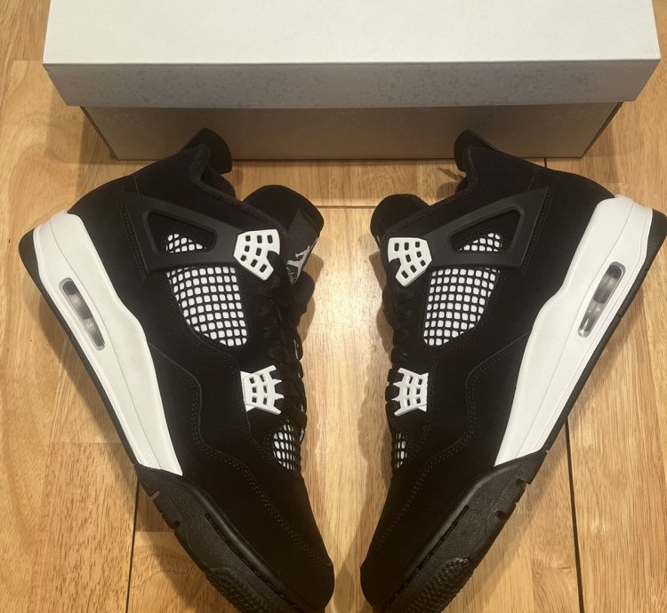 New Men Sz 12 Nike Air Jordan 4 Retro White Thunder