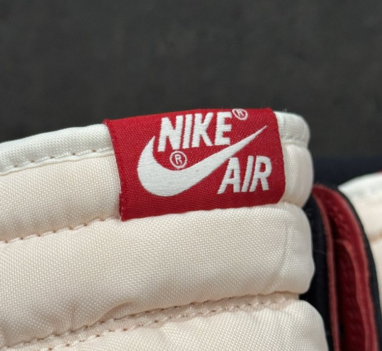 Nike Air Jordan 1 Lost and Found Chicago - 10