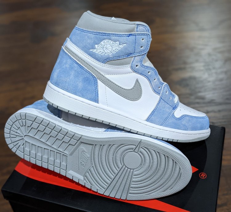 Nike Air Jordan 1 Retro High OG Hyper Royal