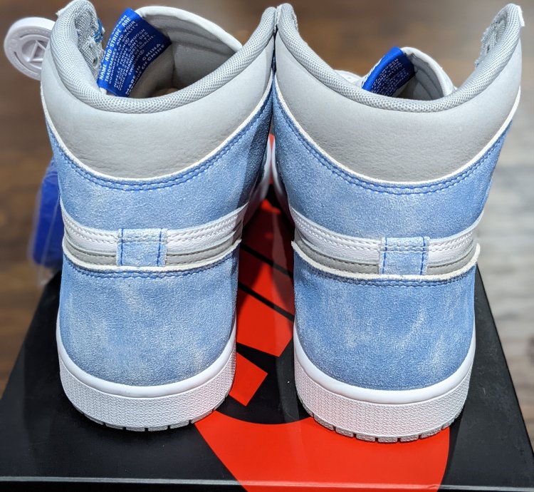 Nike Air Jordan 1 Retro High OG Hyper Royal