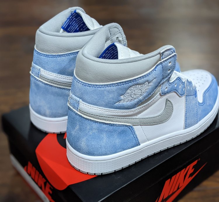 Nike Air Jordan 1 Retro High OG Hyper Royal