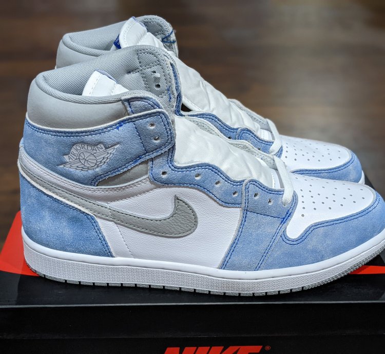 Nike Air Jordan 1 Retro High OG Hyper Royal