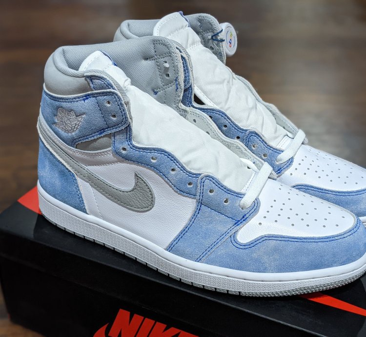 Nike Air Jordan 1 Retro High OG Hyper Royal