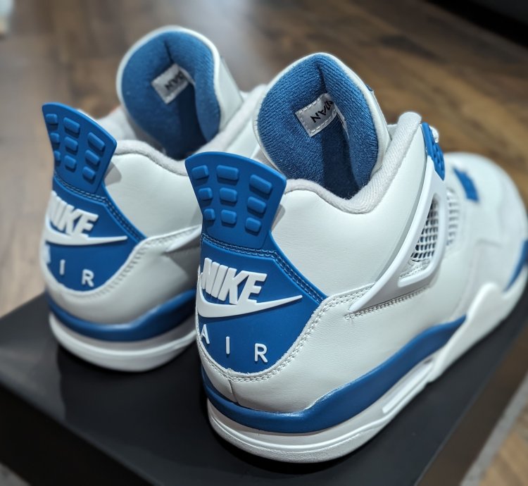 Nike Air Jordan 4 Retro Military Blue