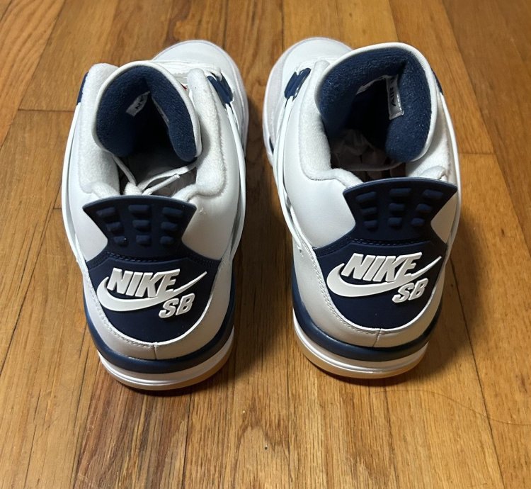 Nike sb Jordan 4 Navy