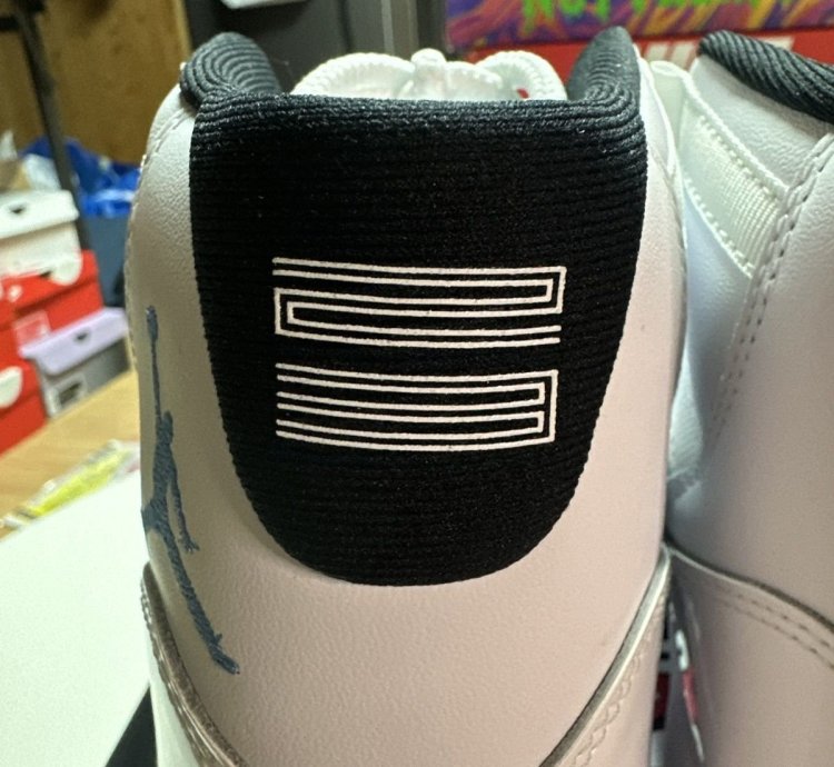 Jordan 11 Retro Columbia Legend Blue