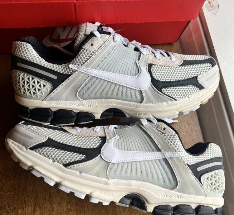 Nike Zoom Vomero 5 PRM Supersonic Light Bone