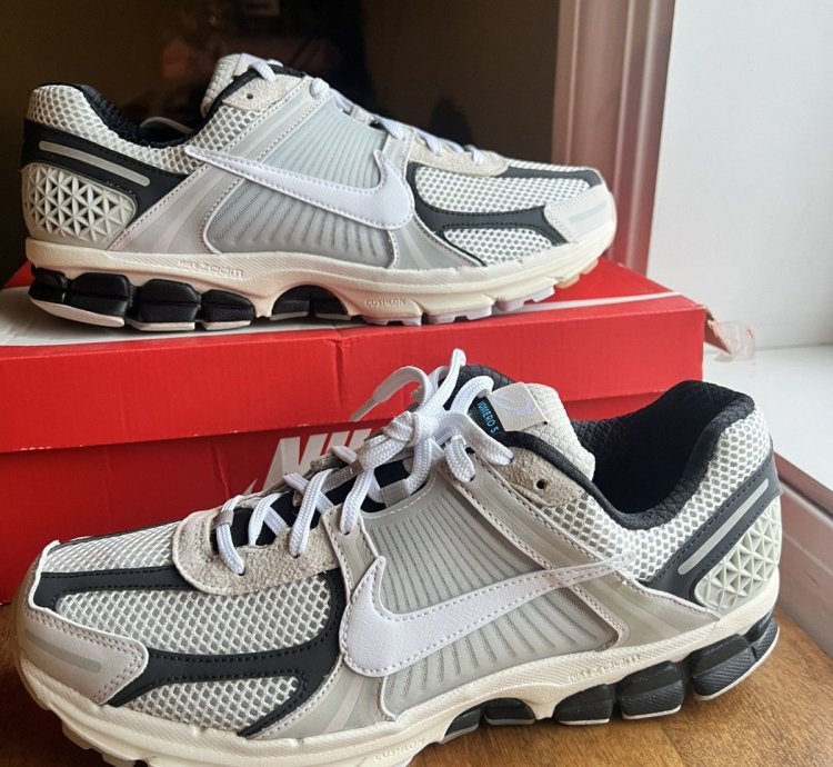 Nike Zoom Vomero 5 PRM Supersonic Light Bone