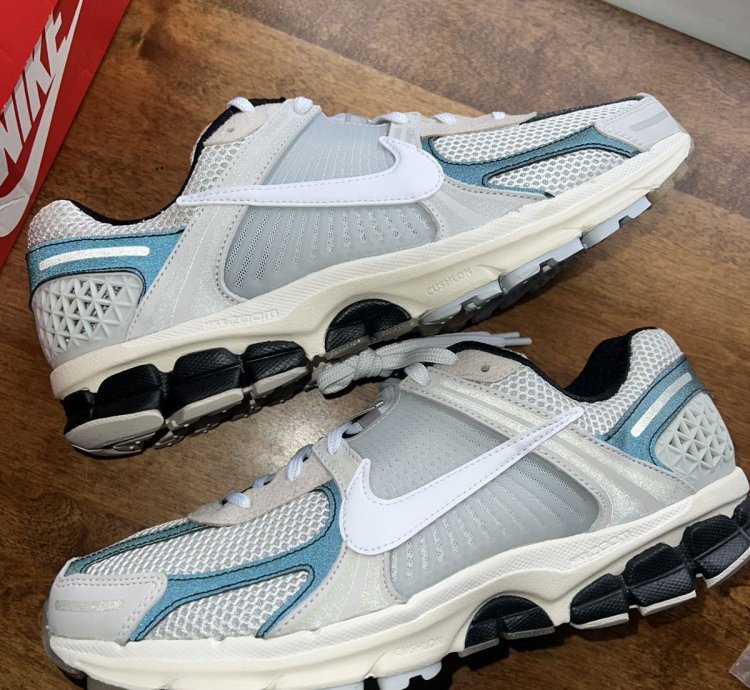 Nike Zoom Vomero 5 PRM Supersonic Light Bone