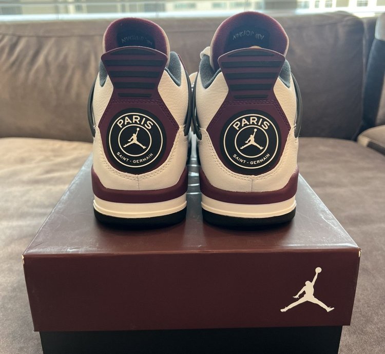 PSG Jordan 4