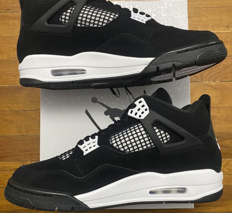 Size 10 5 - Air Jordan 4 Retro White Thunder Black Men