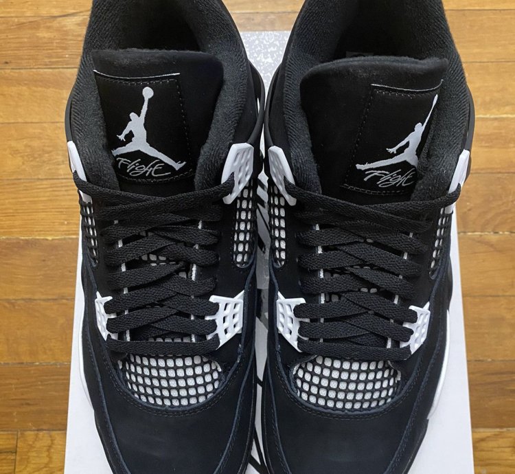 Size 10 5 - Air Jordan 4 Retro White Thunder Black Men