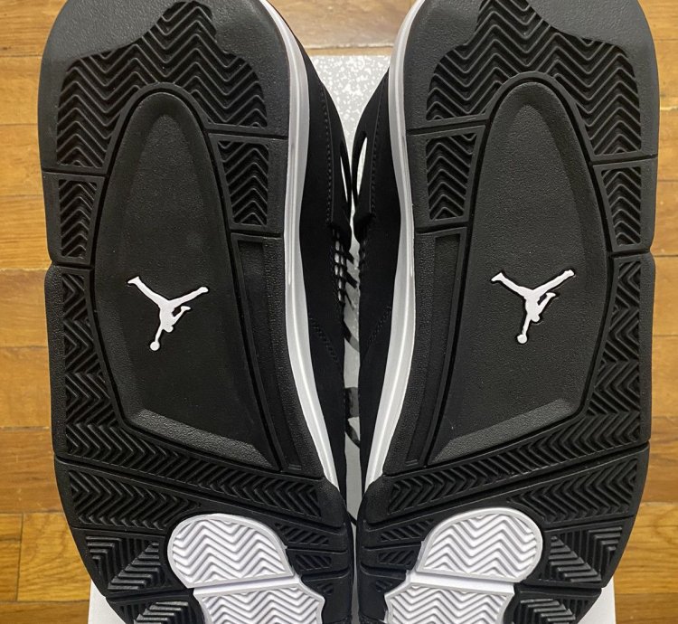 Size 10 5 - Air Jordan 4 Retro White Thunder Black Men