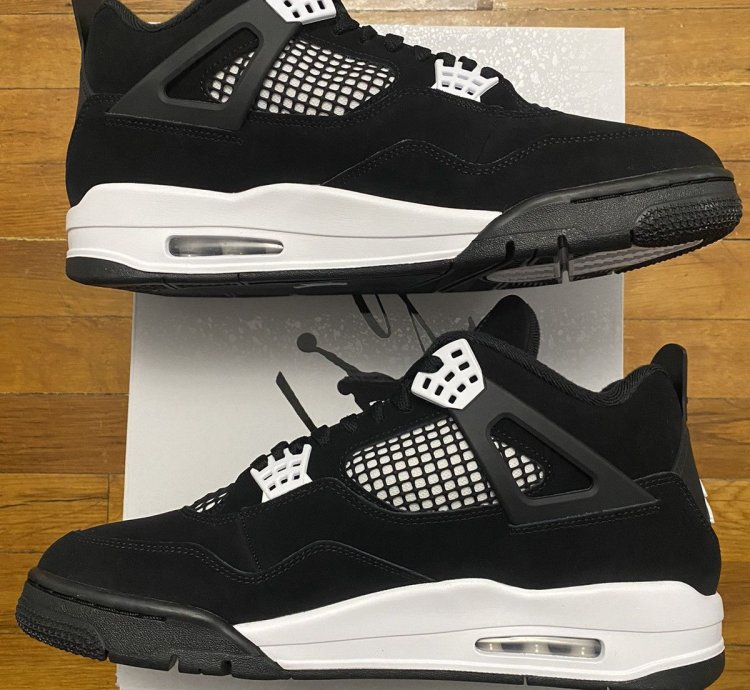 Size 12 - Air Jordan 4 Retro White Thunder Black Men