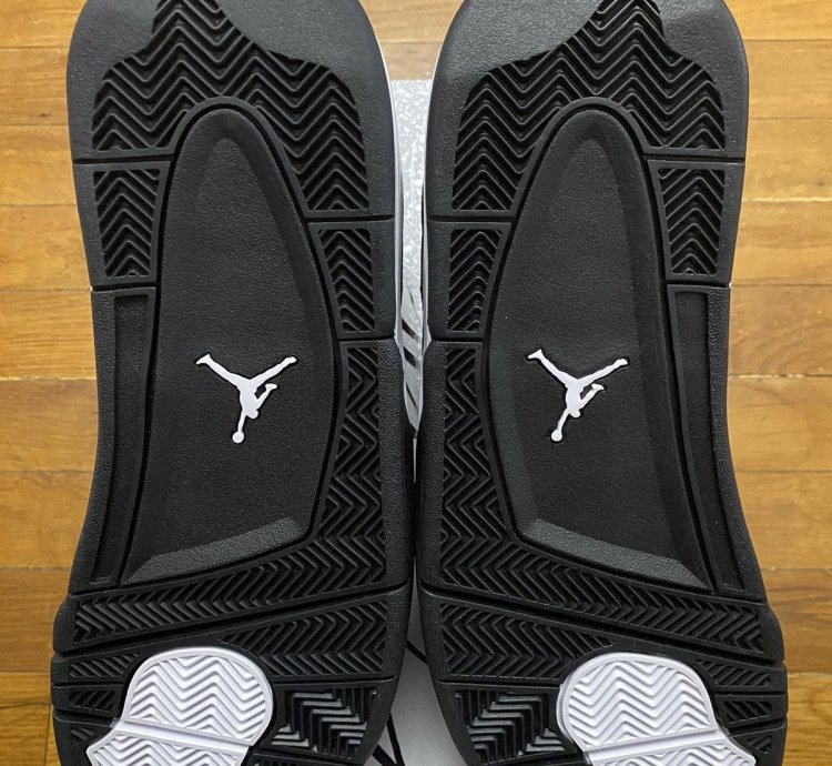 Size 13 - Air Jordan 4 Retro White Thunder Black Men