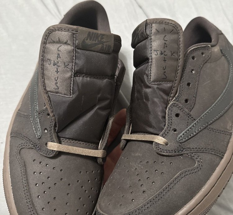 Travis air Jordan 1 low mocha
