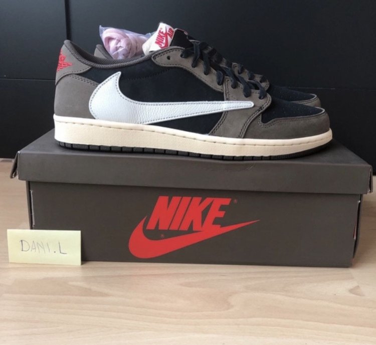 Travis Scott - Air Jordan 1 Low Dark Mocha
