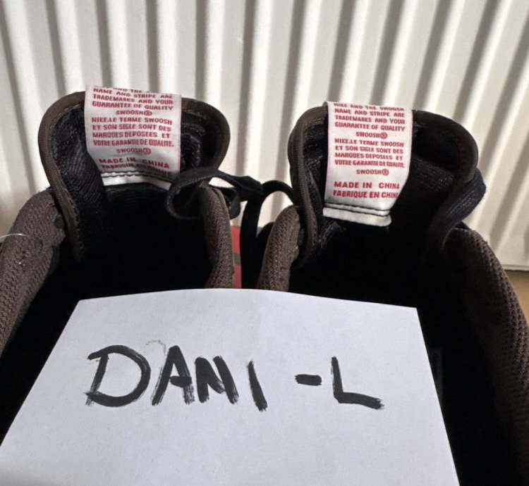 Travis Scott - Air Jordan 1 Low Dark Mocha