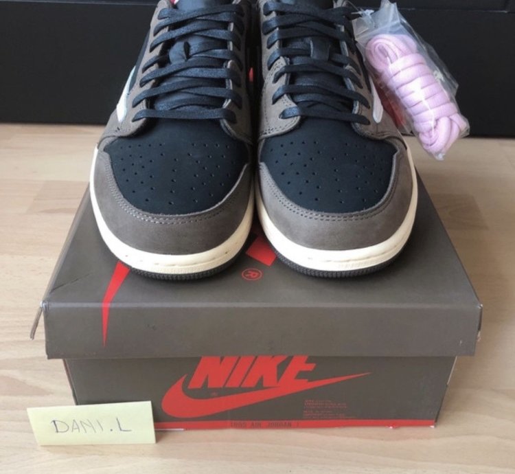 Travis Scott - Air Jordan 1 Low Dark Mocha