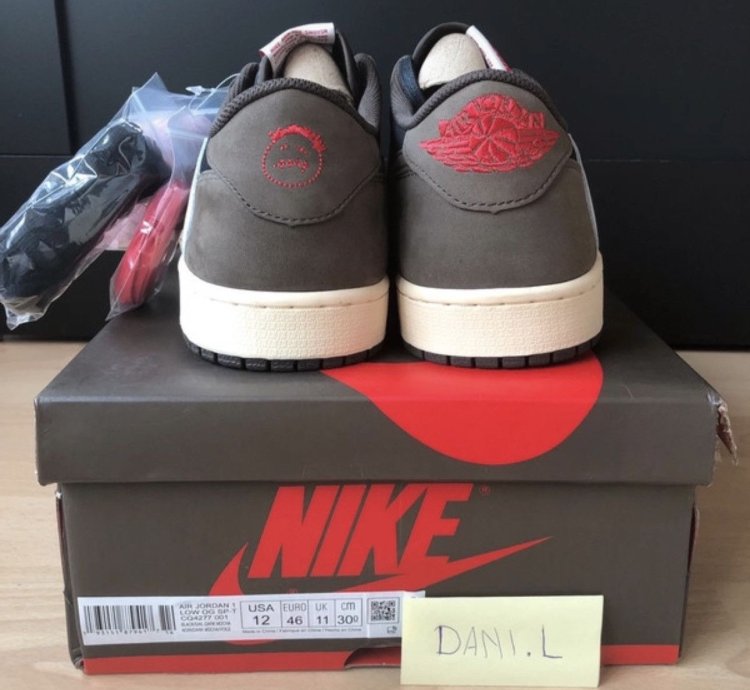 Travis Scott - Air Jordan 1 Low Dark Mocha
