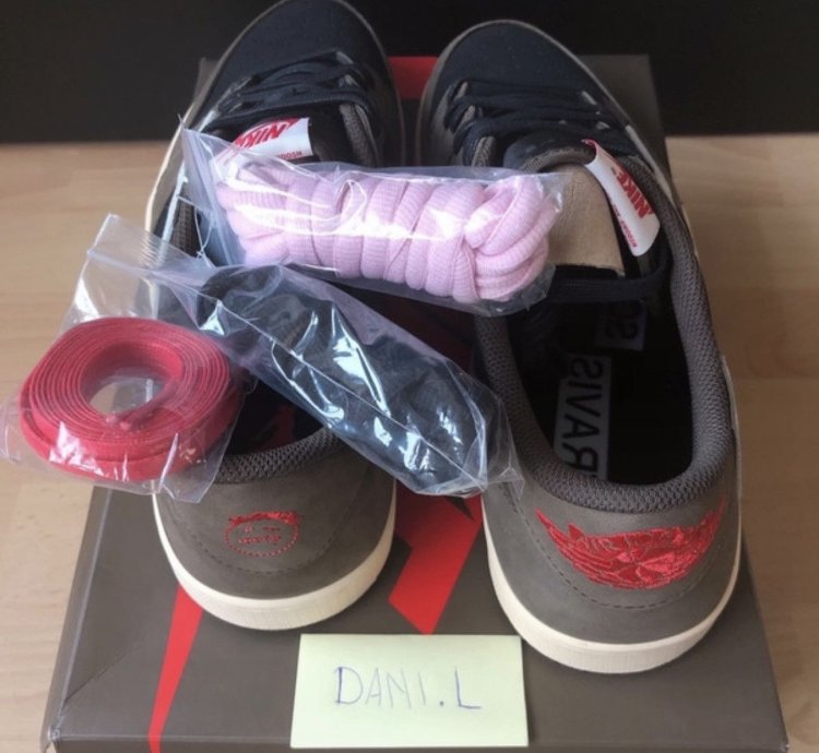 Travis Scott - Air Jordan 1 Low Dark Mocha