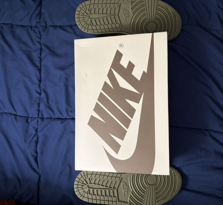 Travis Scott Air Jordan 1 Low - Medium Olive