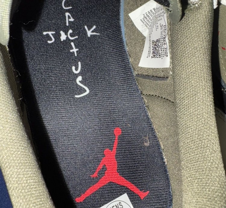 Travis Scott Air Jordan 1 Low - Medium Olive