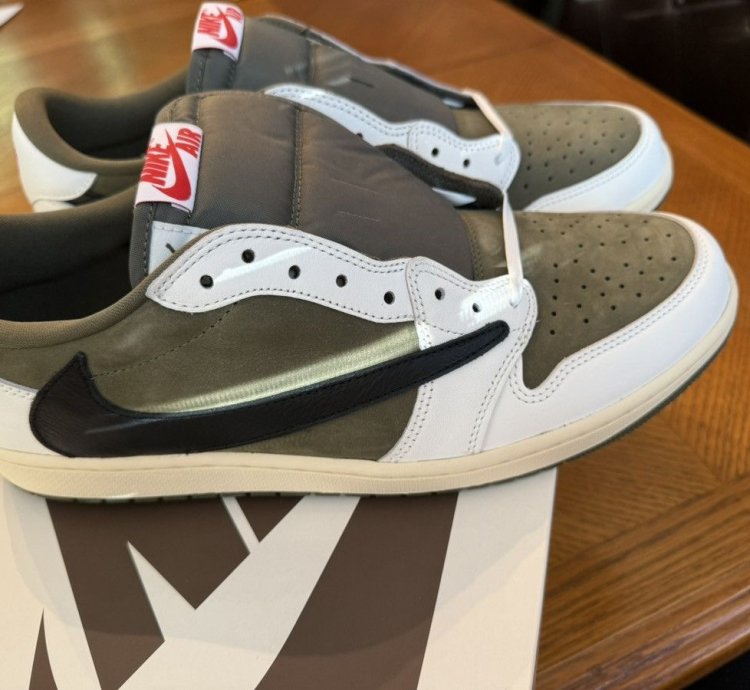 Travis Scott Air Jordan 1 Low Reverse Olive