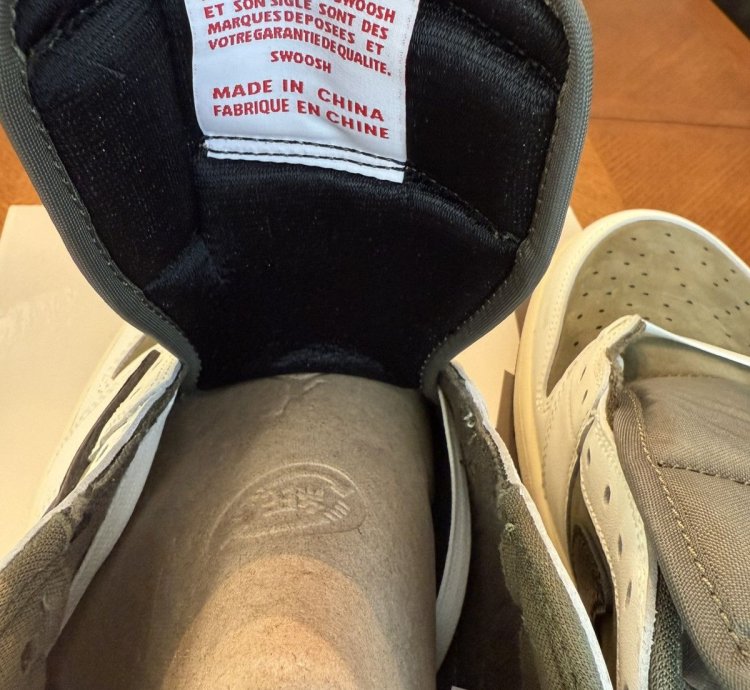 Travis Scott Air Jordan 1 Low Reverse Olive