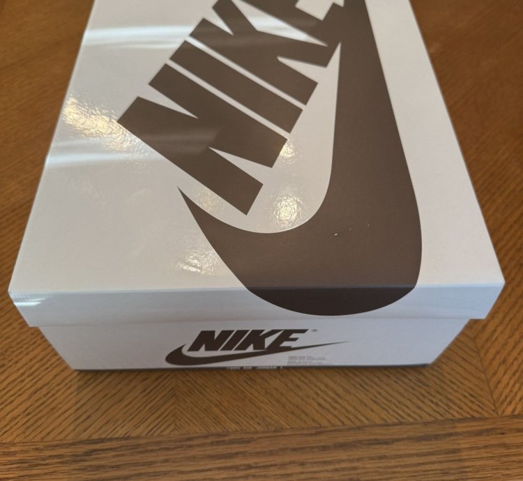 Travis Scott Air Jordan 1 Low Reverse Olive