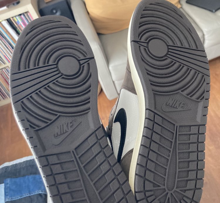 Travis Scott Air Jordan 1 Retro High OG Mocha
