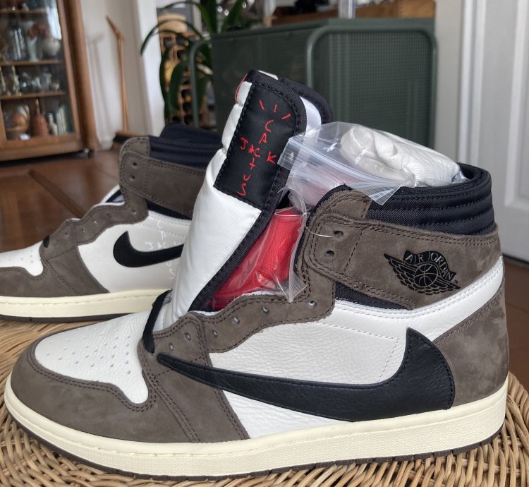 Travis Scott Air Jordan 1 Retro High OG Mocha