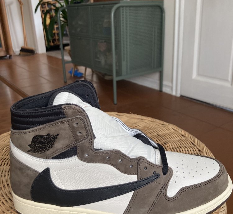 Travis Scott Air Jordan 1 Retro High OG Mocha