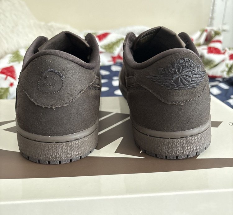 Travis Scott Air Jordan 1 Retro OG SP Low Velvet Brown