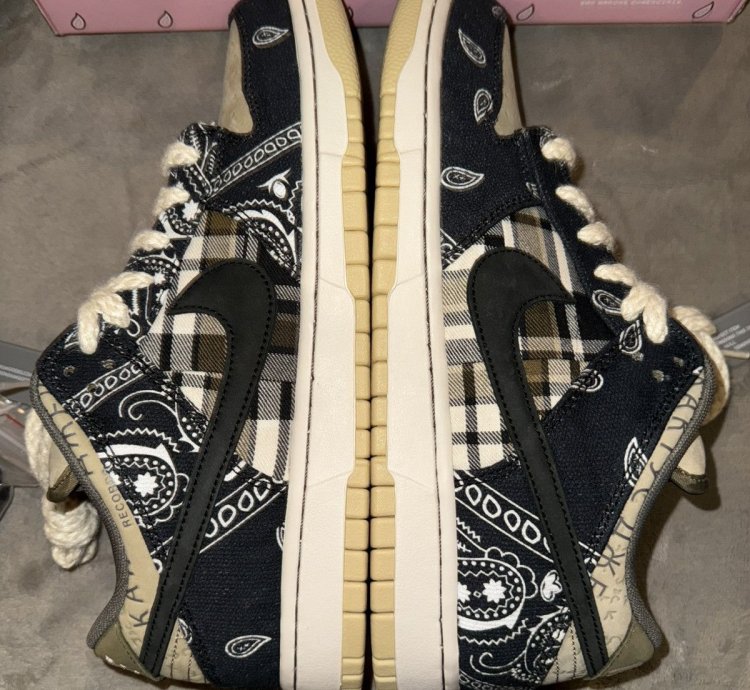 Travis Scott Dunk Low Special box