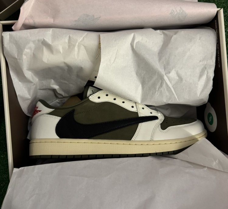 Travis Scott Jordan 1 low
