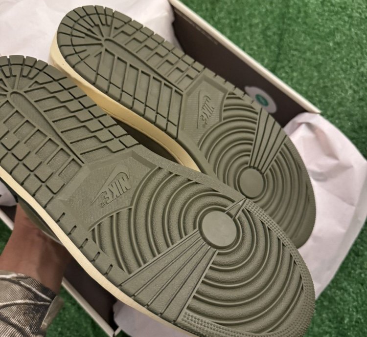 Travis Scott Jordan 1 low