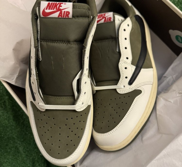 Travis Scott Jordan 1 low