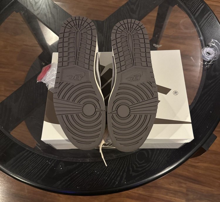 Travis Scott Jordan 1 Low Reverse Mocha