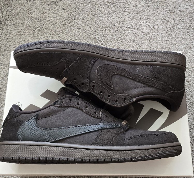 Travis Scott Jordan 1 Low Velvet Brown