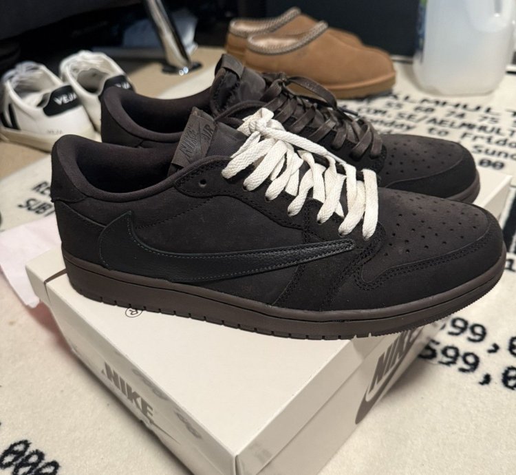 Travis scott jordan 1 low velvet mocha brown