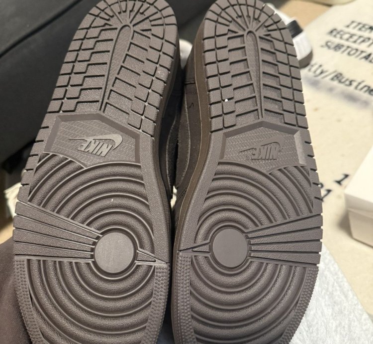 Travis scott jordan 1 low velvet mocha brown