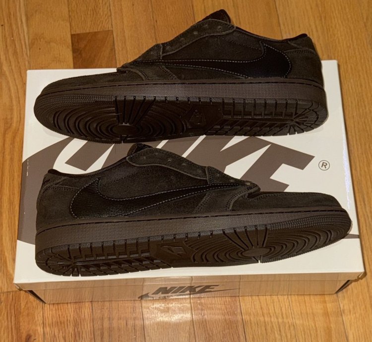 TRAVIS SCOTT JORDAN 1 Lows Velvet Mocha