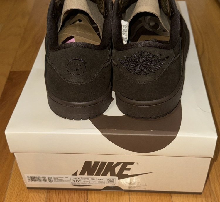 TRAVIS SCOTT JORDAN 1 Lows Velvet Mocha
